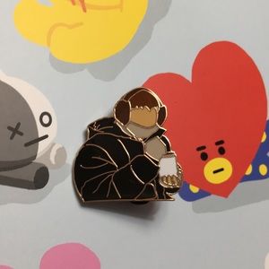 TAEHYUNG HARD ENAMEL PIN